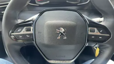 Peugeot 208 2023 - 13800 EUR, 100000 km - AUTO.MOTO.pt - 100000km - foto 9 de 18
