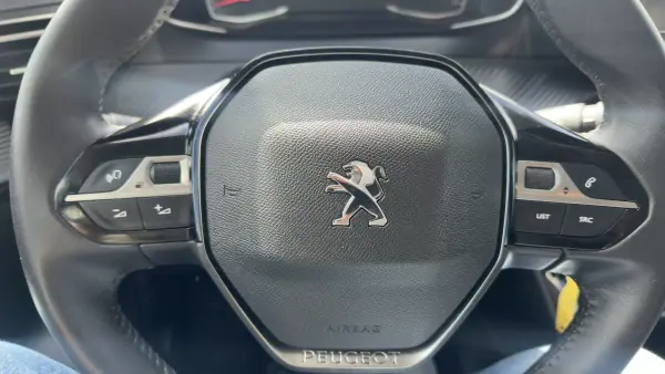 Peugeot 208 2023 - 13800 EUR, 100000 km - AUTO.MOTO.pt - 100000km - foto 9 de 18