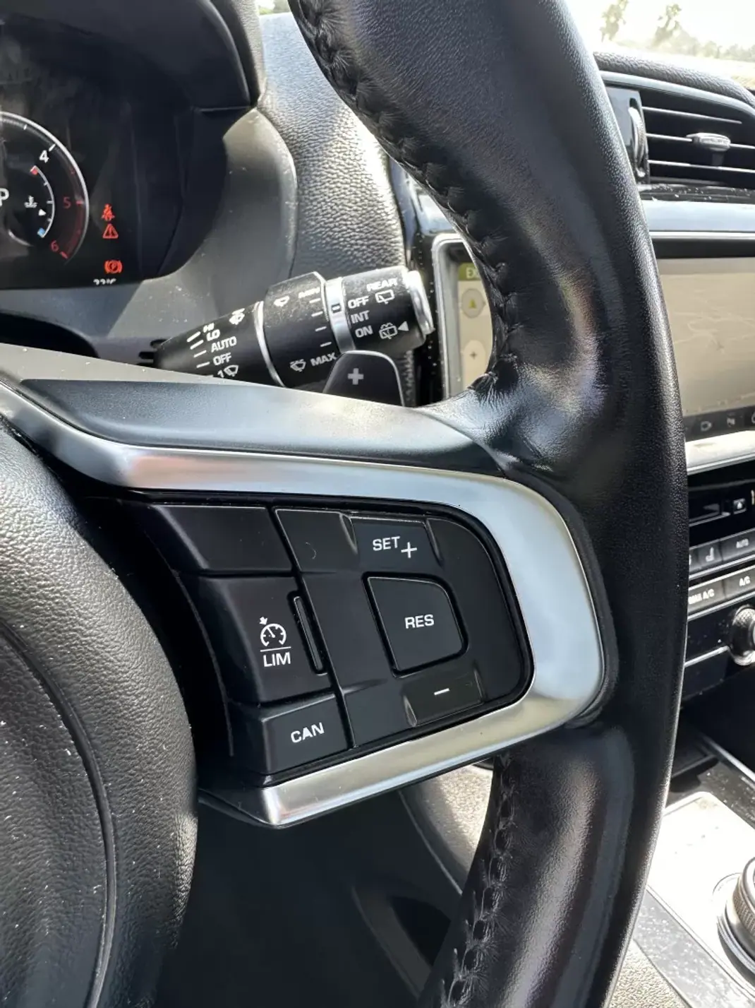Jaguar F-Pace 2018 - 22500 EUR, 146000 km - 146000km - foto 54 de 69