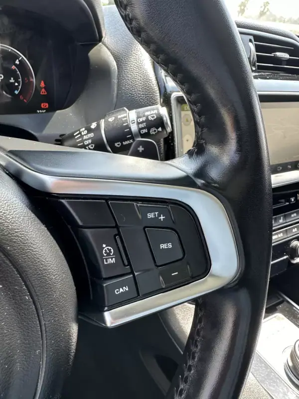 Jaguar F-Pace 2018 - 22500 EUR, 146000 km - AUTO.MOTO.pt - 146000km - foto 54 de 69
