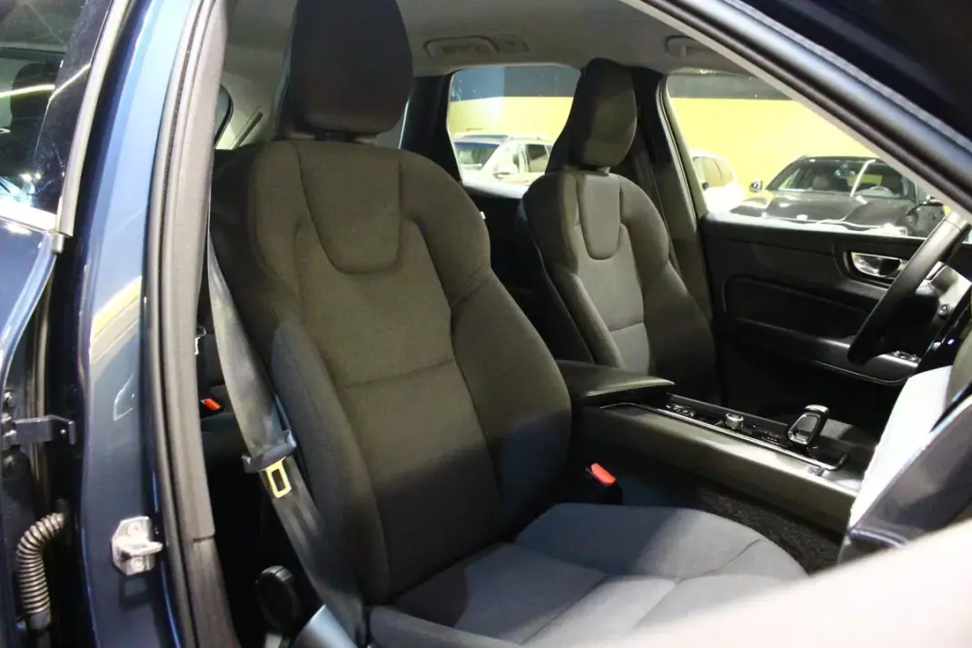 Volvo XC 60 2021 - 24900 EUR, 225000 km - AUTO.MOTO.pt - 225000km - foto 13 de 32