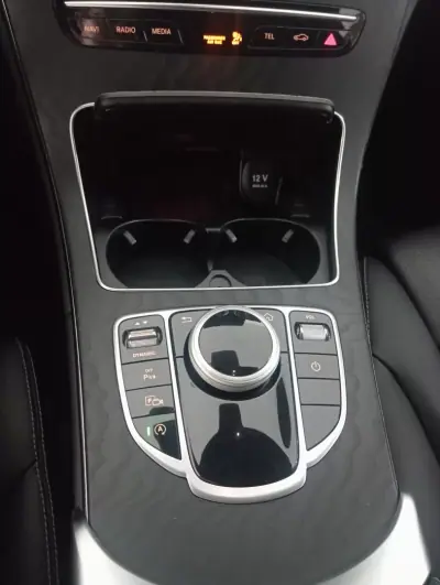 Mercedes-Benz C 220 2019 - 28300 EUR, 140000 km - AUTO.MOTO.pt - 140000km - foto 25 de 36