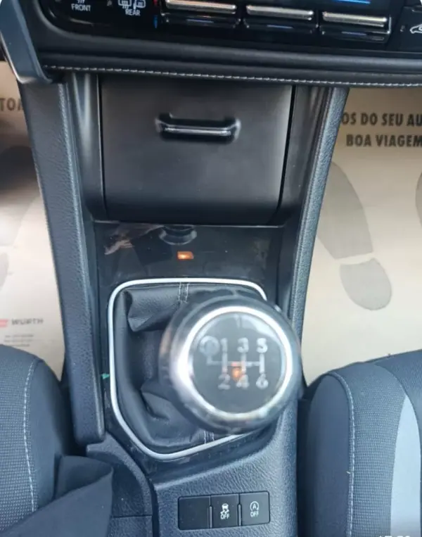 Toyota Auris 2015 - 10950 EUR, 184300 km - AUTO.MOTO.pt - 184300km - foto 7 de 13