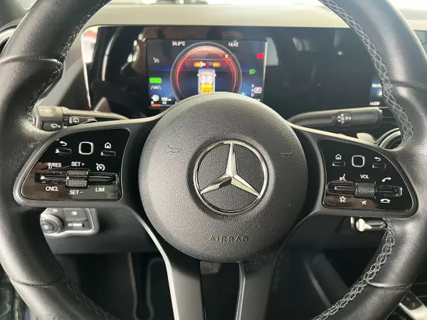 Mercedes-Benz GLA 250 2021 - 27600 EUR, 108896 km - AUTO.MOTO.pt - 108896km - foto 21 de 23