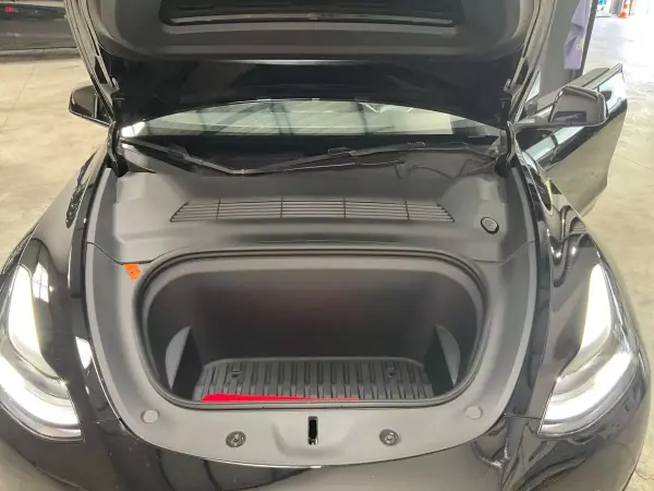 Tesla Model Y 2024 - 33990 EUR, 78253 km - 78253km - foto 8 de 17