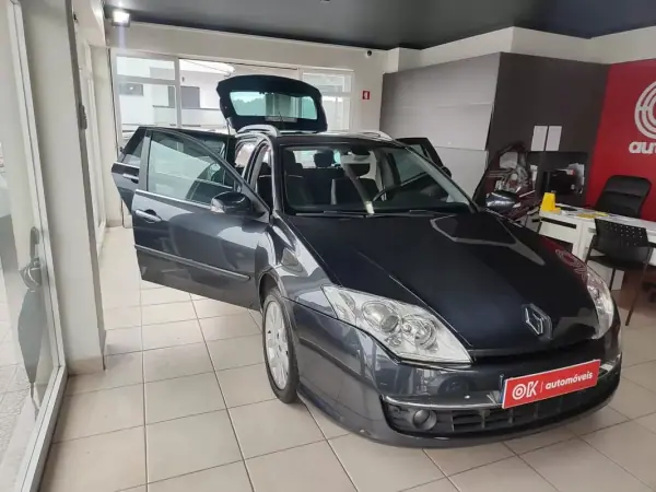 Renault Laguna Break 2009 - 8450 EUR, 105000 km - AUTO.MOTO.pt - 105000km - foto 16 de 35