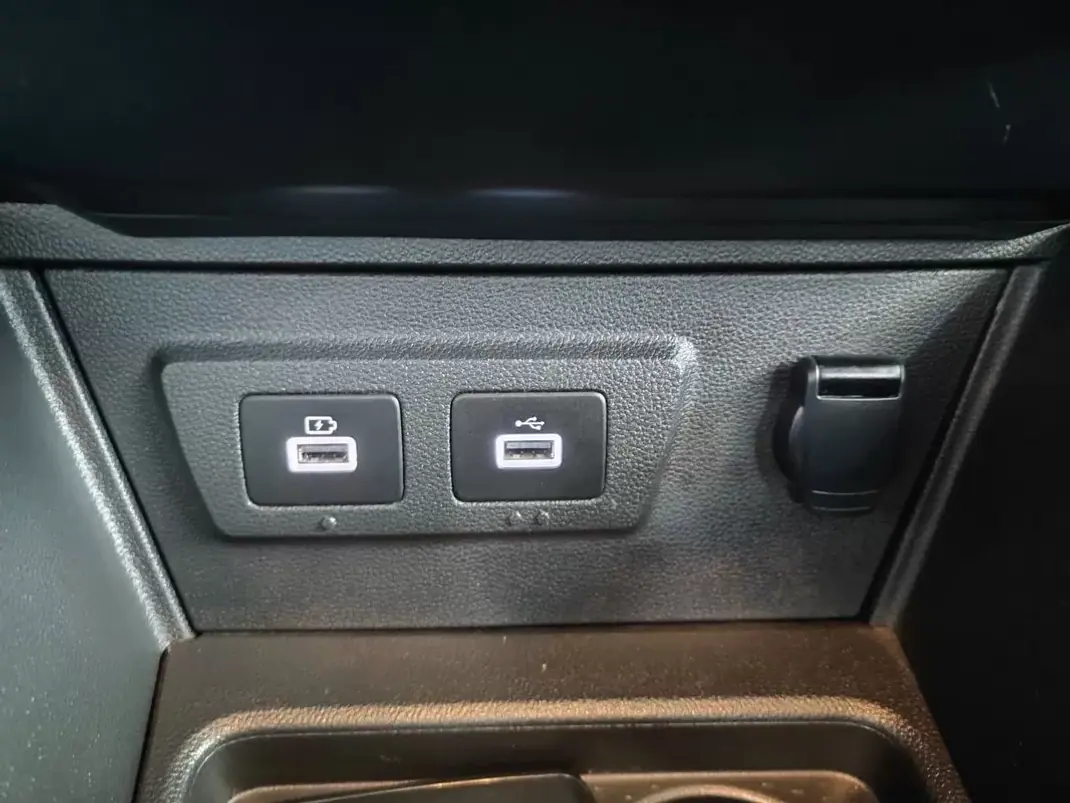 Dacia Duster 2023 - 16750 EUR, 65400 km - AUTO.MOTO.pt - 65400km - foto 30 de 35