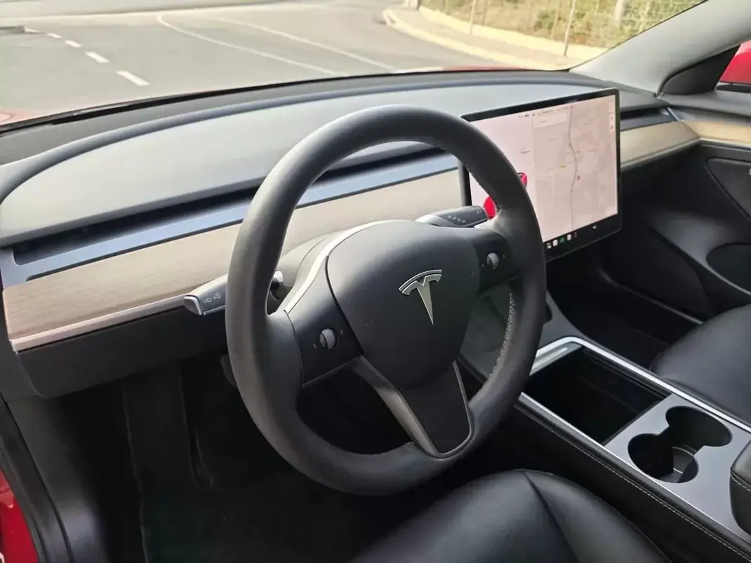 Tesla Model 3 2021 - 27499 EUR, 74631 km - 74631km - foto 19 de 34
