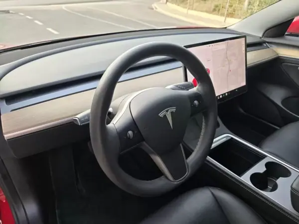 Tesla Model 3 2021 - 27499 EUR, 74631 km - 74631km - foto 19 de 34
