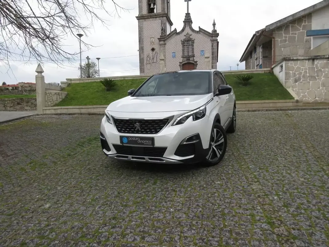 Peugeot 3008 2017 - 16990 EUR, 209000 km - 209000km - foto 2 de 48