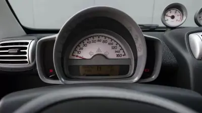 Smart Fortwo Cabrio 2008 - 6250 EUR, 160000 km - AUTO.MOTO.pt - 160000km - foto 20 de 27