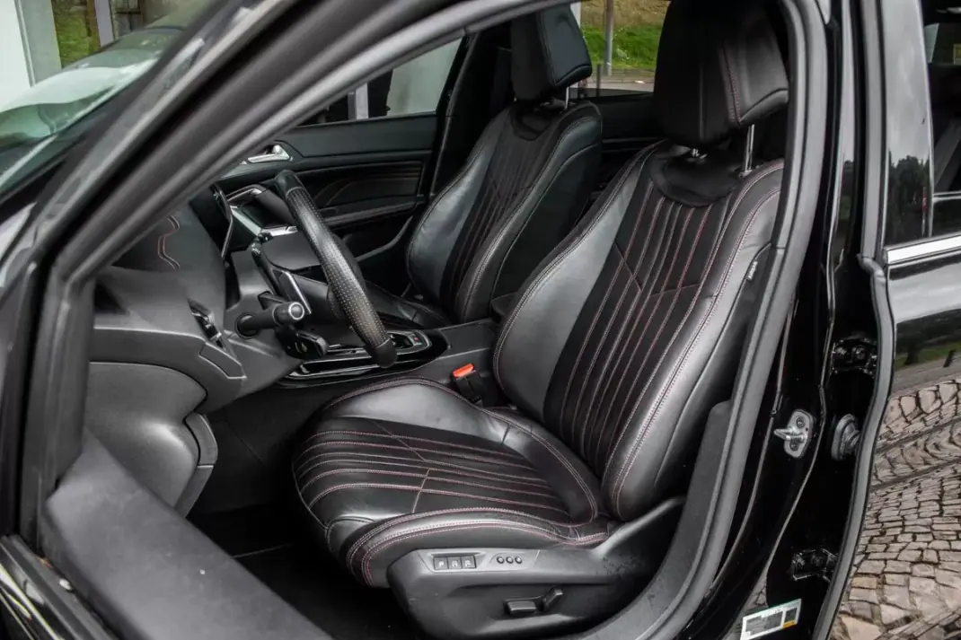 Peugeot 308 2020 - 17990 EUR, 142466 km - AUTO.MOTO.pt - 142466km - foto 29 de 45