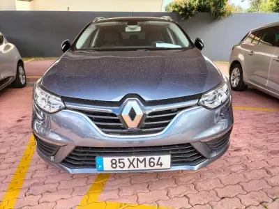 Renault Mégane Sport Tourer 2019 - 17950 EUR, 80000 km - AUTO.MOTO.pt - 80000km - foto 2 de 13