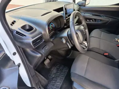 Toyota Proace Verso Electric 2022 - 17990 EUR, 78900 km - AUTO.MOTO.pt - 78900km - foto 18 de 22