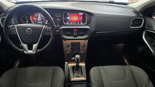 Volvo V40 Cross Country 2017 - 13990 EUR, 169554 km - AUTO.MOTO.pt - 169554km - foto 15 de 61
