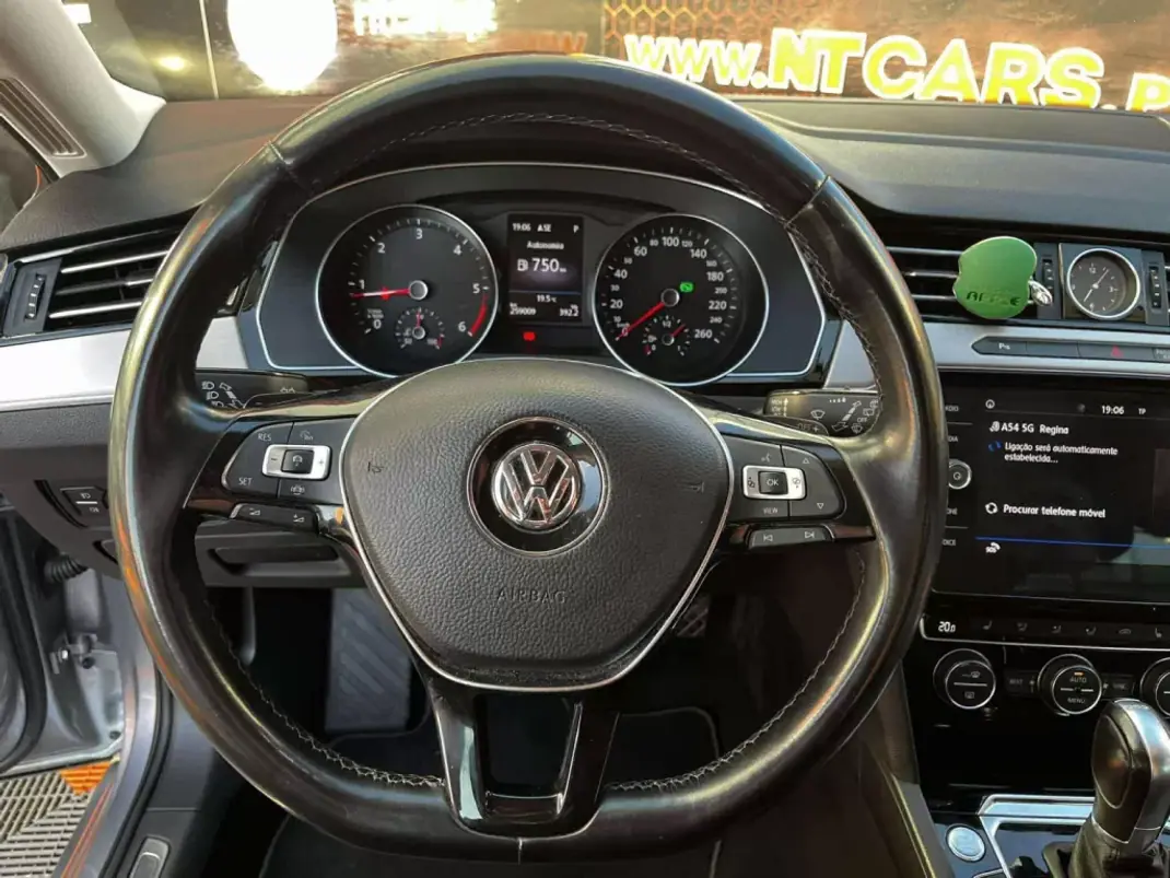 Volkswagen Passat Variant 2019 - 18900 EUR, 258985 km - AUTO.MOTO.pt - 258985km - foto 3 de 27