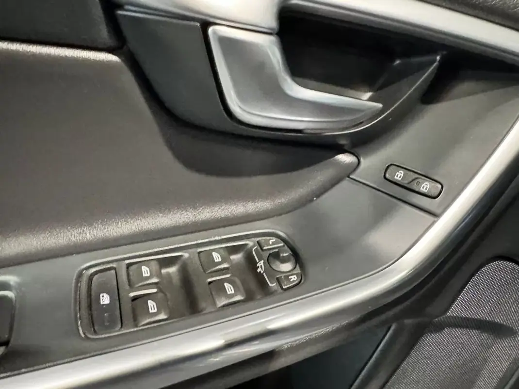 Volvo S60 2016 - 14900 EUR, 205158 km - 205158km - foto 9 de 30