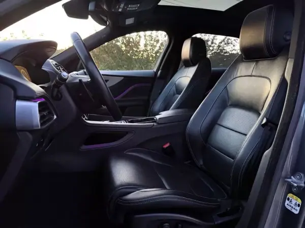 Jaguar F-Pace 2016 - 30999 EUR, 144450 km - AUTO.MOTO.pt - 144450km - foto 31 de 33