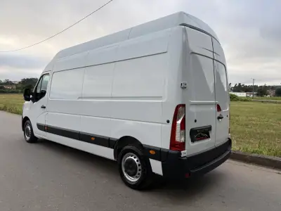 Renault 2024 - 26850 EUR, 35000 km - AUTO.MOTO.pt - 35000km - foto 2 de 24