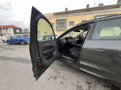 Volvo XC 60 2020 - 32750 EUR, 141000 km - AUTO.MOTO.pt - 141000km - foto 27 de 51