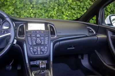 Opel Cascada 2014 - 14900 EUR, 180000 km - AUTO.MOTO.pt - 180000km - foto 17 de 17