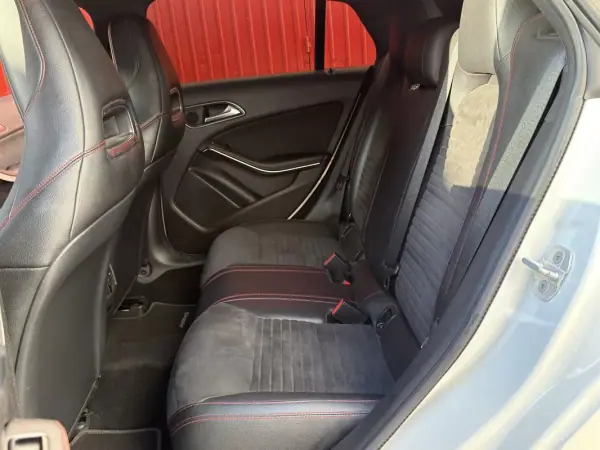 Mercedes-Benz CLA 220 2016 - 25900 EUR, 112661 km - AUTO.MOTO.pt - 112661km - foto 17 de 26