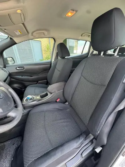 Nissan Leaf 2017 - 7900 EUR, 117534 km - AUTO.MOTO.pt - 117534km - foto 12 de 15