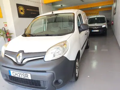Renault 2021 - 7397 EUR, 195000 km - AUTO.MOTO.pt - 195000km - foto 2 de 6