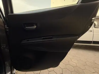 Toyota Yaris 2014 - 13500 EUR, 125000 km - AUTO.MOTO.pt - 125000km - foto 19 de 21