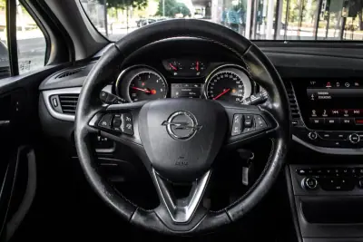 Opel Astra Sports Tourer 2018 - 9900 EUR, 225626 km - AUTO.MOTO.pt - 225626km - foto 12 de 34