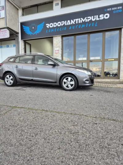 Renault Mégane 2010 - 9950 EUR, 148000 km - AUTO.MOTO.pt - 148000km - foto 6 de 26