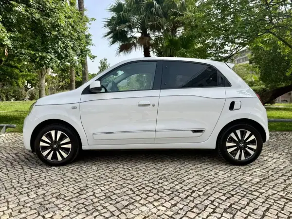 Renault Twingo 2021 - 9390 EUR, 158900 km - AUTO.MOTO.pt - 158900km - foto 11 de 33