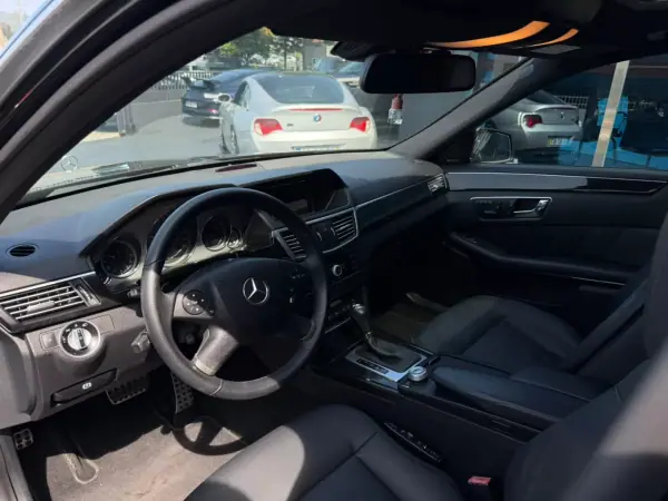 Mercedes-Benz E 250 2010 - 13900 EUR, 278000 km - AUTO.MOTO.pt - 278000km - foto 7 de 15