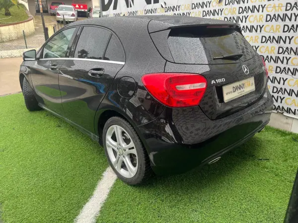 Mercedes-Benz 180 2014 - 13990 EUR, 178000 km - AUTO.MOTO.pt - 178000km - foto 4 de 11