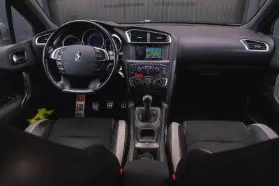 Citroën DS4 2012 - 8900 EUR, 204700 km - AUTO.MOTO.pt - 204700km - foto 14 de 23