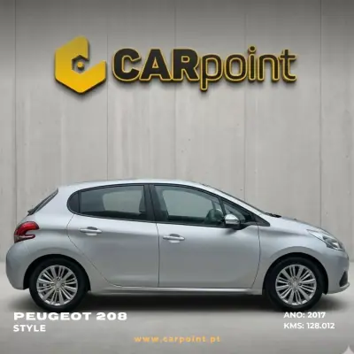 Peugeot 208 2017 - 9900 EUR, 128012 km - AUTO.MOTO.pt - 128012km - foto 3 de 10