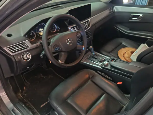 Mercedes-Benz E 200 2011 - 11000 EUR, 333000 km - 333000km - foto 11 de 14