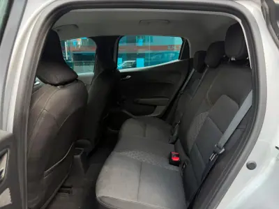 Renault Clio 2021 - 14900 EUR, 122000 km - AUTO.MOTO.pt - 122000km - foto 9 de 12