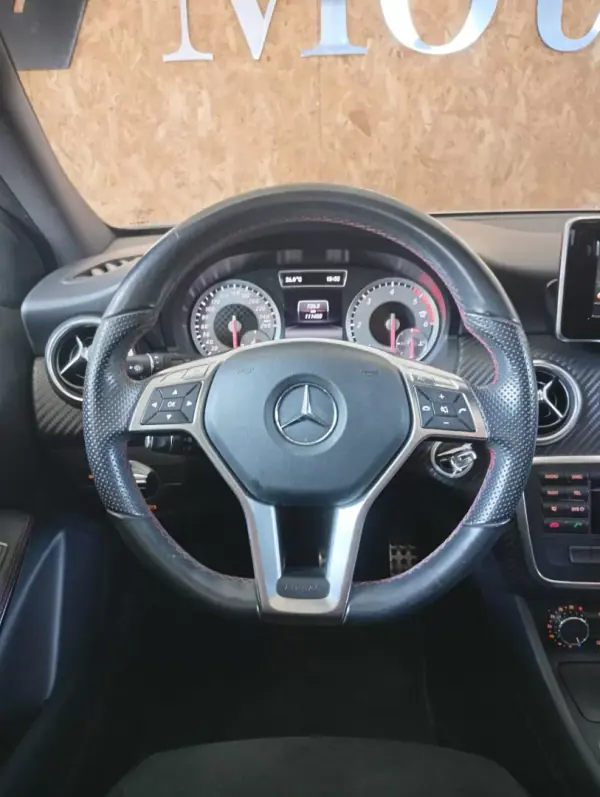 Mercedes-Benz A 180 2015 - 18900 EUR, 111400 km - AUTO.MOTO.pt - 111400km - foto 11 de 22
