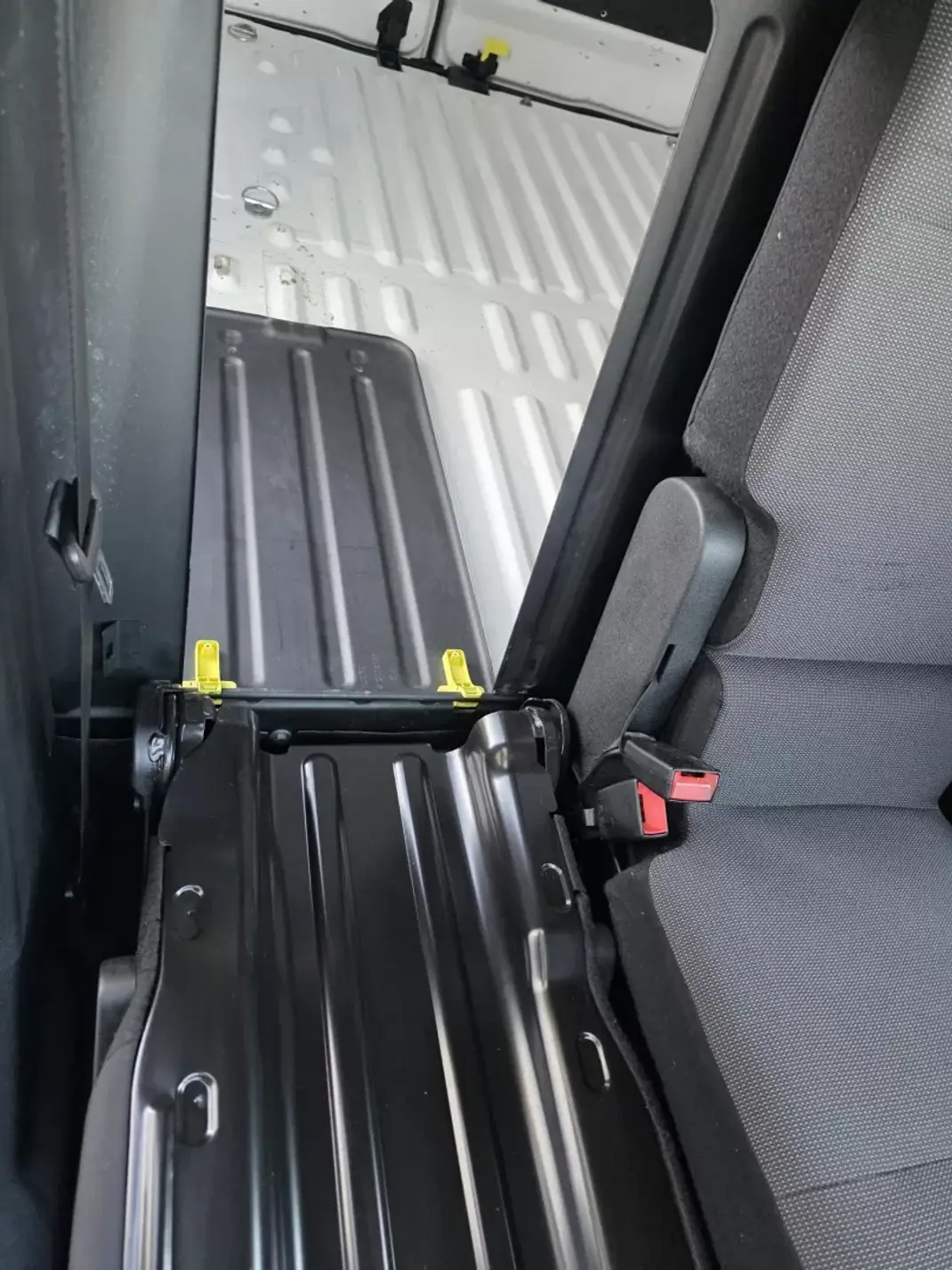 Peugeot Partner 2019 - 14900 EUR, 73560 km - AUTO.MOTO.pt - 73560km - foto 40 de 52