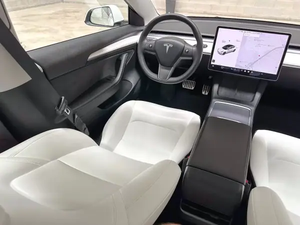 Tesla Model 3 2021 - 27950 EUR, 49088 km - AUTO.MOTO.pt - 49088km - foto 5 de 59