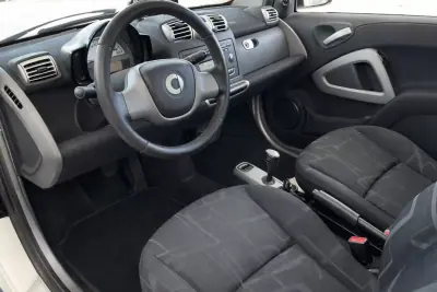 Smart Fortwo Cabrio 2010 - 6900 EUR, 97545 km - AUTO.MOTO.pt - 97545km - foto 3 de 6