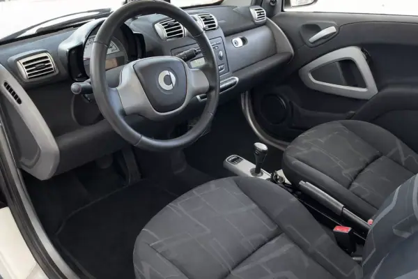 Smart Fortwo Cabrio 2010 - 4900 EUR, 97545 km - AUTO.MOTO.pt - 97545km - foto 3 de 6