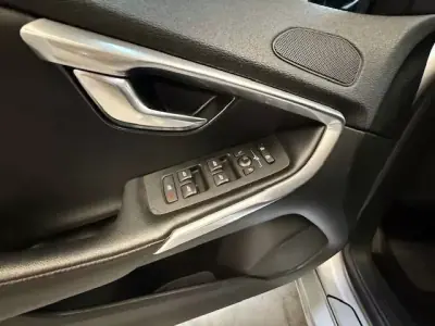 Volvo V40 2015 - 13750 EUR, 188000 km - AUTO.MOTO.pt - 188000km - foto 10 de 12