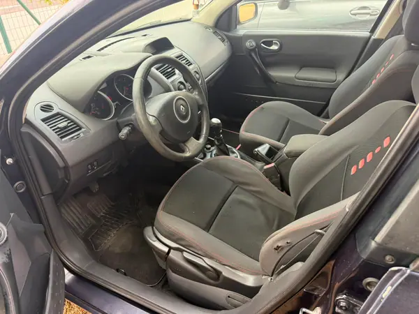 Renault Mégane Break 2007 - 2400 EUR, 0 km - AUTO.MOTO.pt - foto 4 de 7