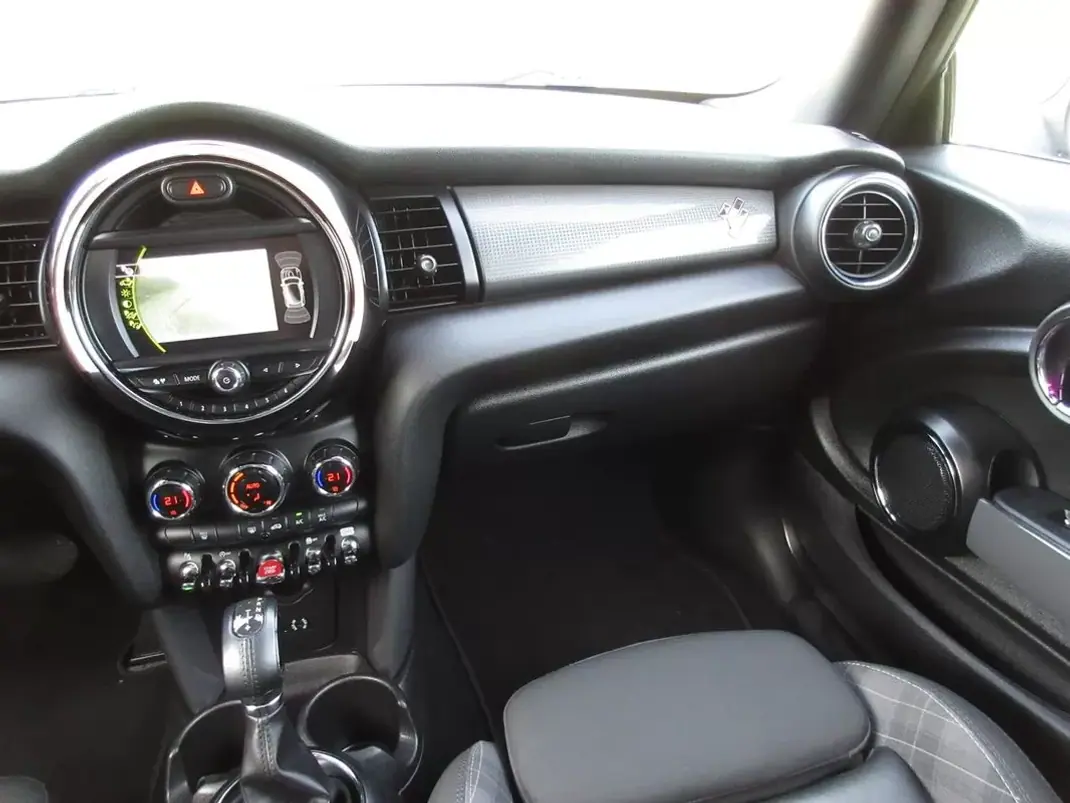 MINI 3 Portas 2018 - 18490 EUR, 164000 km - AUTO.MOTO.pt - 164000km - foto 36 de 53