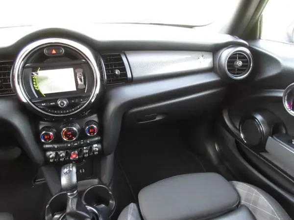 MINI 3 Portas 2018 - 18490 EUR, 164000 km - AUTO.MOTO.pt - 164000km - foto 36 de 53