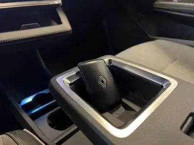 Renault Mégane E-Tech 2022 - 27990 EUR, 50000 km - AUTO.MOTO.pt - 50000km - foto 34 de 54