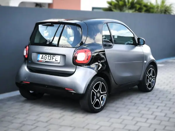 Smart ForTwo Coupé 2021 - 9950 EUR, 102000 km - AUTO.MOTO.pt - 102000km - foto 3 de 32