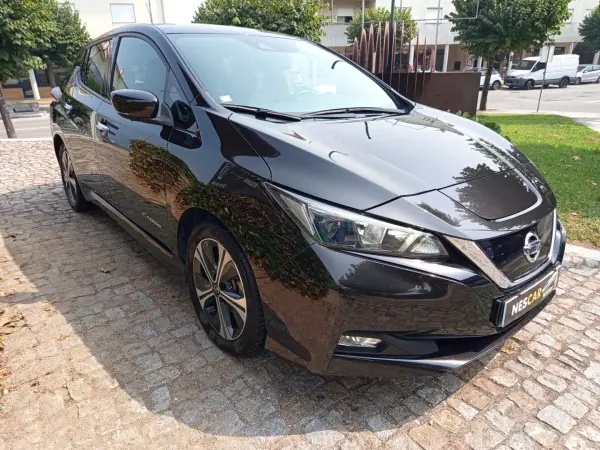 Nissan Leaf 2020 - 14900 EUR, 71868 km - AUTO.MOTO.pt - 71868km - foto 3 de 11